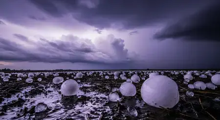 Větší kroupy a ničivější bouře: Co říkají nové klimatické modely o naší budoucnosti?