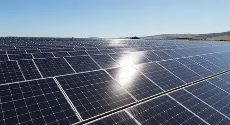 Solární průlom: Němečtí vědci nahradili vzácné indium levnějším materiálem bez ztráty účinnosti