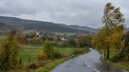 Chladné podzimní úterý: Teploty dosáhly nejvýše 17,9 °C a přišel déšť